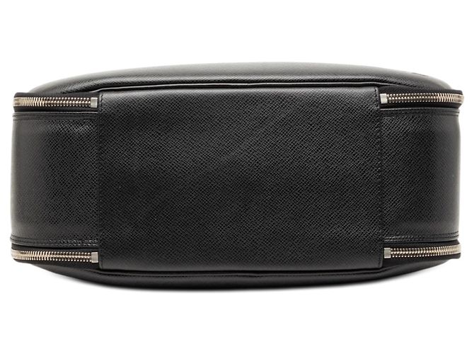 Louis Vuitton Nero Taiga Tura - vista 3