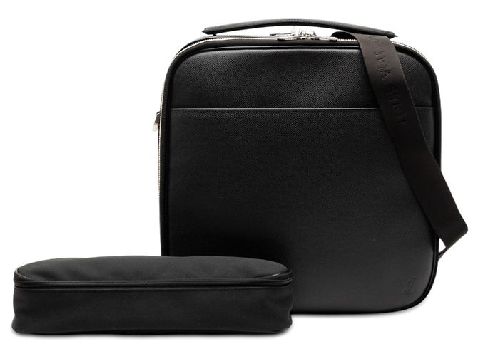 Louis Vuitton Nero Taiga Tura - vista 8