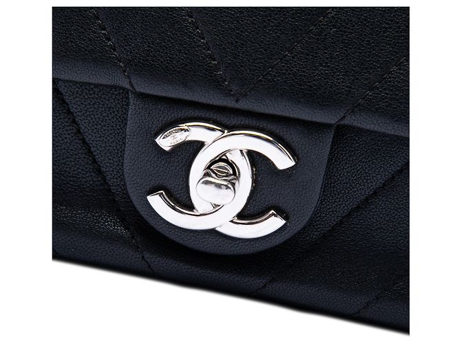 Chanel Black Mini CC Chevron Calfskin Single Flap Nero - vista 5