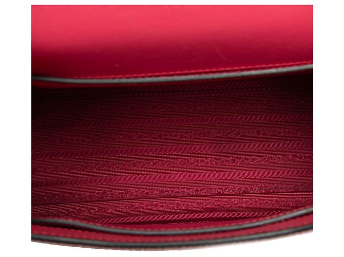 Prada borsa a tracolla envelope monocromatica in pelle Saffiano rosa - vista 4