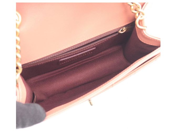 Borsa a tracolla Chanel Matelassé in pelle rosa - vista 3