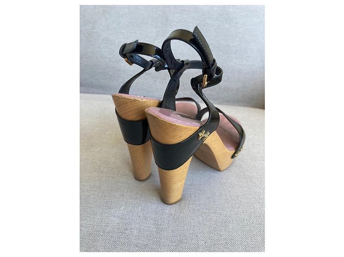 Louis Vuitton Sandali zeppa vernice nera e legno Marrone Nero - vista 3