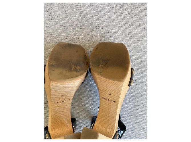 Louis Vuitton Sandali zeppa vernice nera e legno Marrone Nero - vista 8