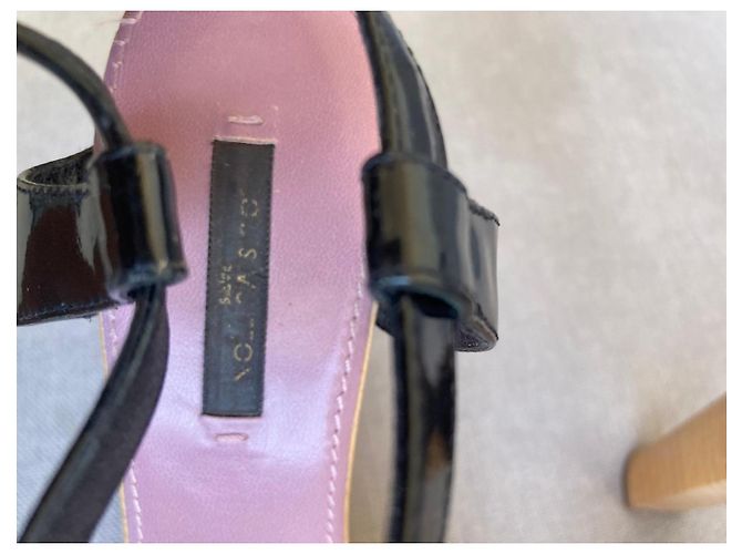 Louis Vuitton Sandali zeppa vernice nera e legno Marrone Nero - vista 9
