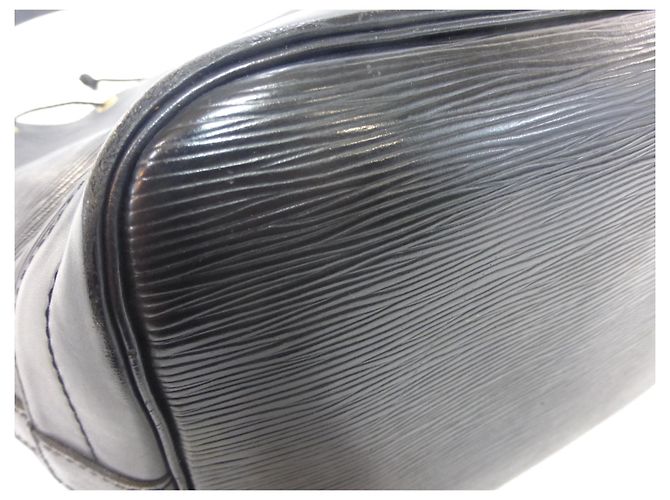 Borsa Louis Vuitton Noé GM Pelle Epi Nero - vista 17