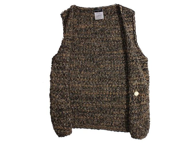 Chanel, hellbraune Bouclé-Weste mit goldenen Knöpfen - Ansicht 7