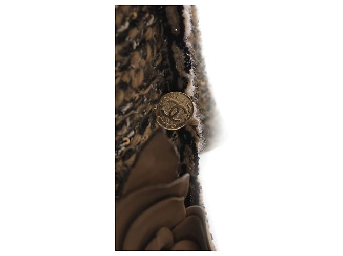 Chanel, hellbraune Bouclé-Weste mit goldenen Knöpfen - Ansicht 8