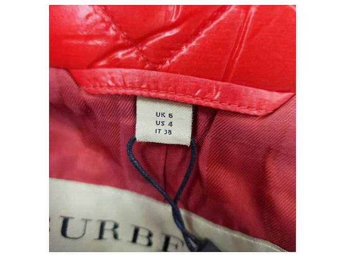 Burberry gesteppte Daunenweste mit Reißverschluss in Rot aus Polyamid - Ansicht 4