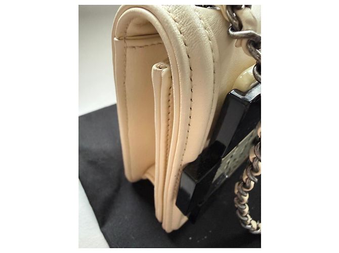 Borsa Chanel 19 Flap Bag Beige in Pelle Nero - vista 17