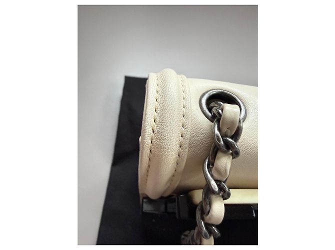 Borsa Chanel 19 Flap Bag Beige in Pelle Nero - vista 19