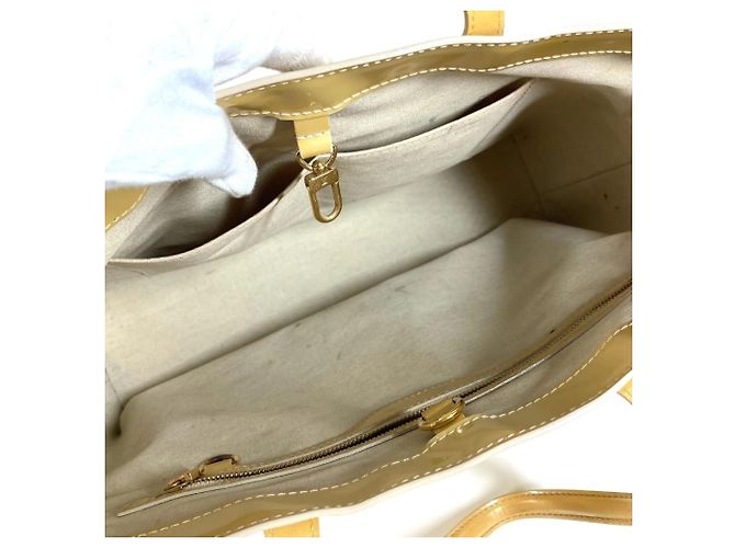 Borsa Louis Vuitton Monogram Vernis Wilshire MM Beige Corallo - vista 13