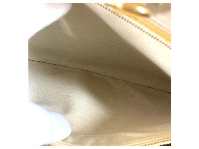 Borsa Louis Vuitton Monogram Vernis Wilshire MM Beige Corallo - vista 16