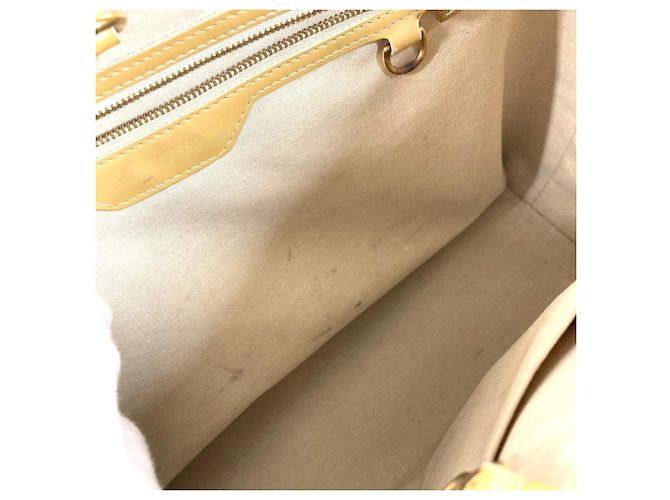 Borsa Louis Vuitton Monogram Vernis Wilshire MM Beige Corallo - vista 17