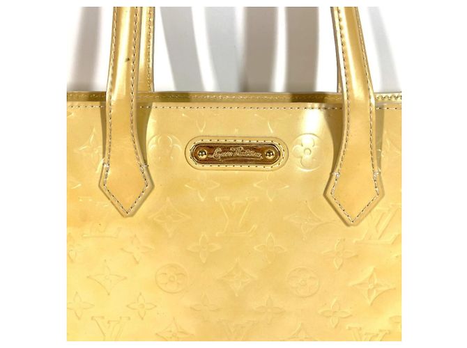 Borsa Louis Vuitton Monogram Vernis Wilshire MM Beige Corallo - vista 3
