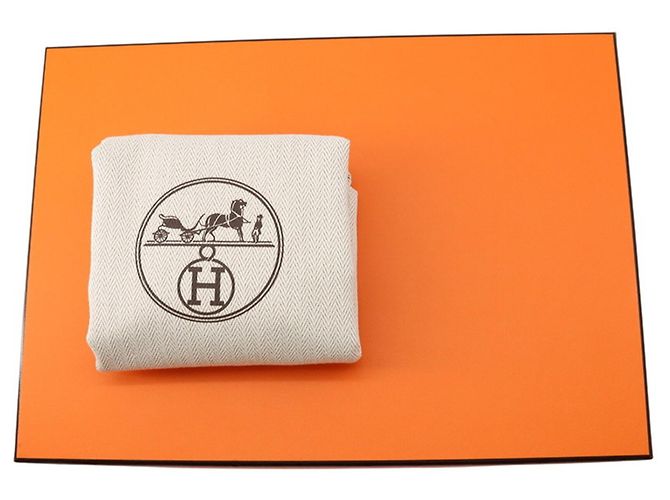 Borsa Kara di Hermès in Rouge H Rosso - vista 11