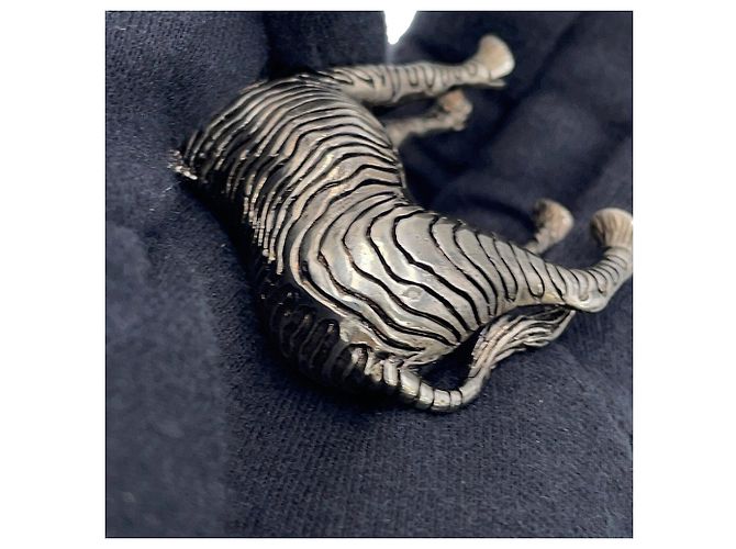Charm per borsa Louis Vuitton Monogram Chapman Zebra - vista 7