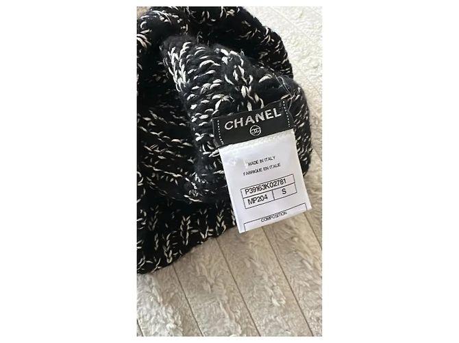 Set Berretto e Sciarpa Chanel in Lana, Cashmere e Seta Nero Bianco - vista 4
