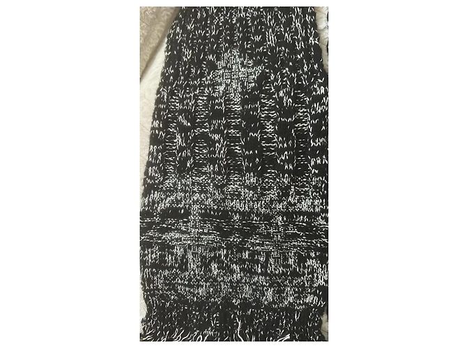 Set Berretto e Sciarpa Chanel in Lana, Cashmere e Seta Nero Bianco - vista 6