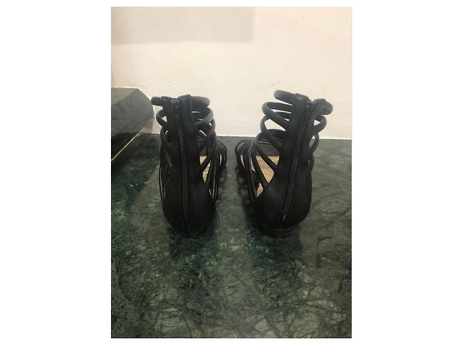 Christian Louboutin Sandali Cachetta in pelle Nero - vista 5