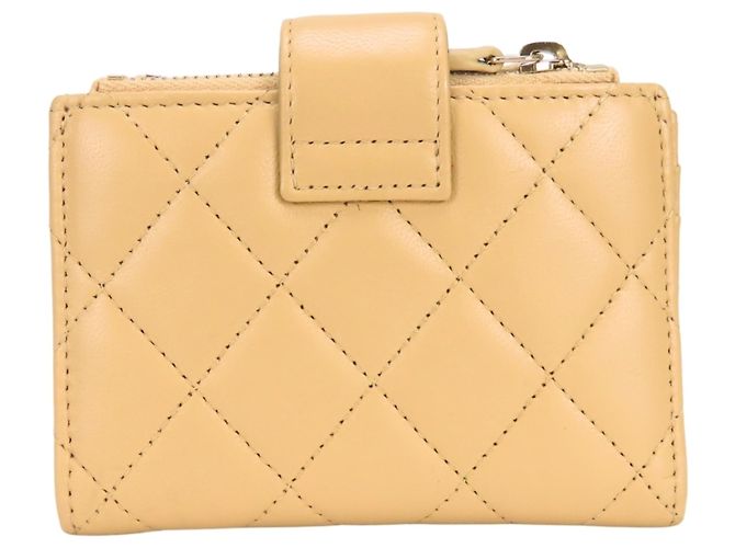Cartera Compacta Chanel Matelassé Beige - vista 3