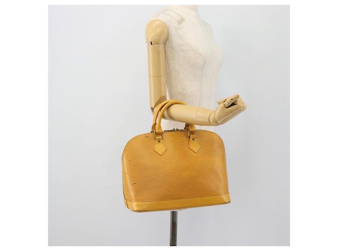 Borsa LOUIS VUITTON Epi Alma Gialla M52149 LV Auth 181229 Giallo - vista 20