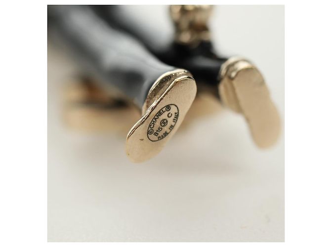 Spilla Mademoiselle Doll CHANEL in metallo Gold CC Auth 181111V D'oro - vista 13