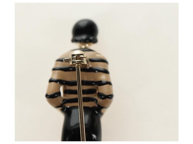 Spilla Mademoiselle Doll CHANEL in metallo Gold CC Auth 181111V D'oro - vista 7