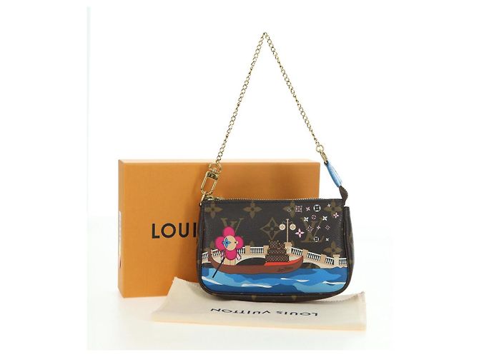 LOUIS VUITTON Vivienne Mini Pochette Accessoires Pochette M68489 LV Auth 176745SAM Monogramma - vista 12