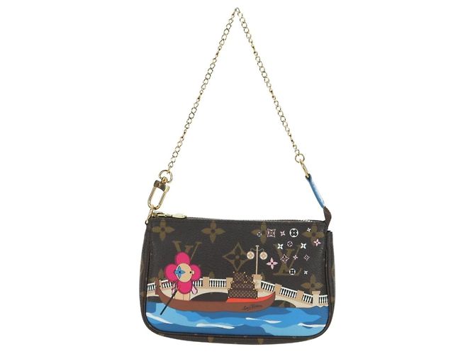 LOUIS VUITTON Vivienne Mini Pochette Accessoires Pochette M68489 LV Auth 176745SAM Monogramma - vista 13