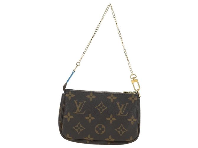 LOUIS VUITTON Vivienne Mini Pochette Accessoires Pochette M68489 LV Auth 176745SAM Monogramma - vista 2