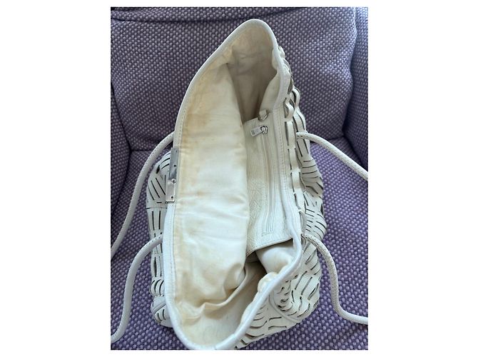 Alexander McQueen Beuteltasche Cutout Leder - Creme - Ansicht 10