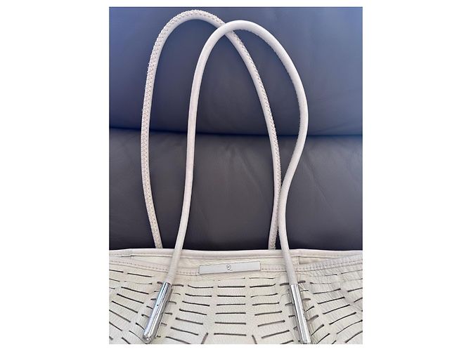 Alexander McQueen Beuteltasche Cutout Leder - Creme - Ansicht 2
