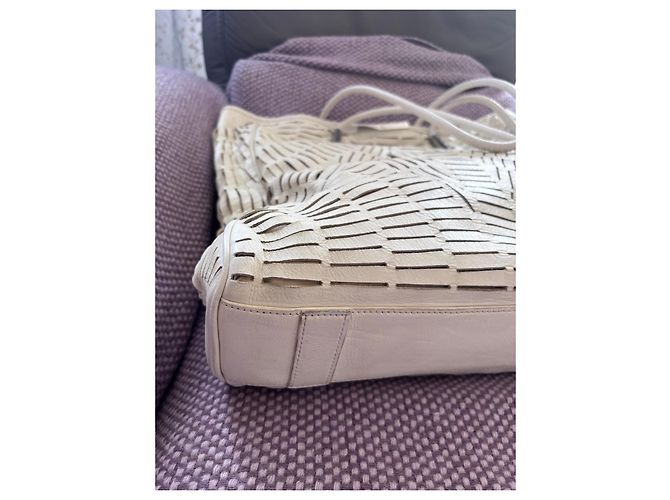 Alexander McQueen Beuteltasche Cutout Leder - Creme - Ansicht 5