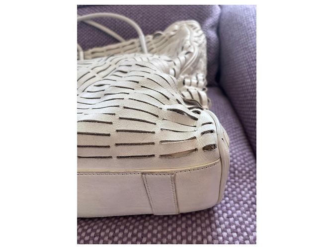 Alexander McQueen Beuteltasche Cutout Leder - Creme - Ansicht 8