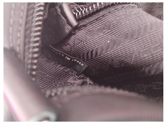 Prada Borsa a Tracolla in Nylon Nero e Rosa - vista 12