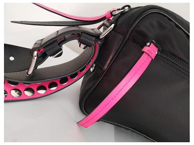 Prada Borsa a Tracolla in Nylon Nero e Rosa - vista 3