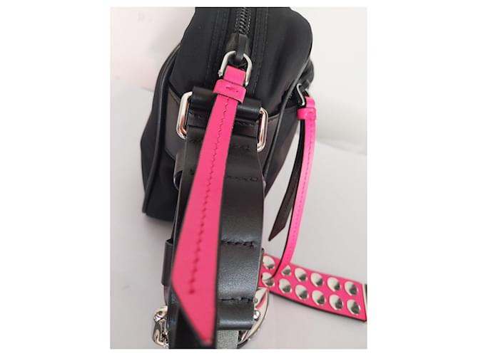 Prada Borsa a Tracolla in Nylon Nero e Rosa - vista 5