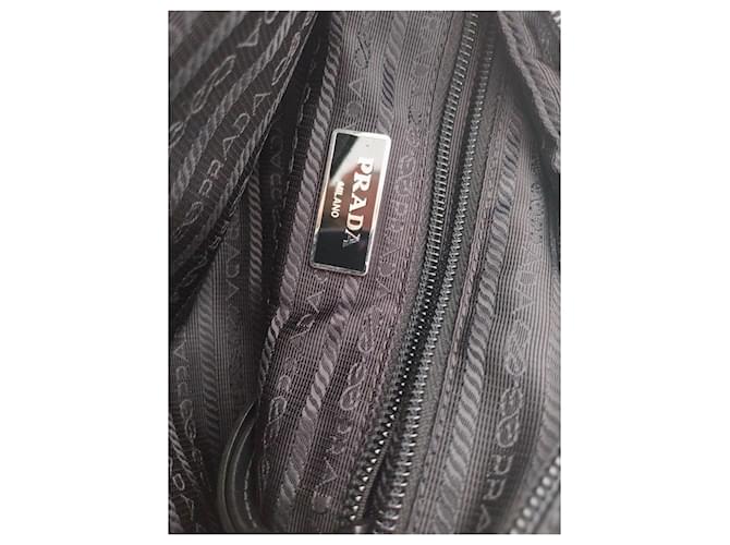 Prada Borsa a Tracolla in Nylon Nero e Rosa - vista 7