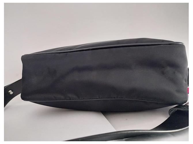 Prada Borsa a Tracolla in Nylon Nero e Rosa - vista 8