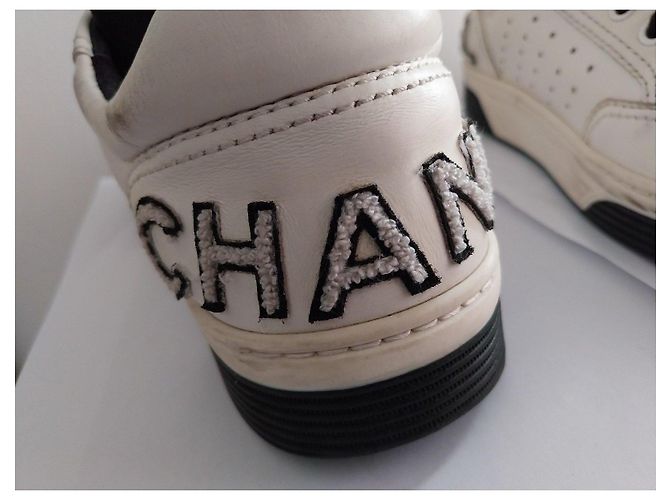 Chanel Sneakers Basse in Pelle Bianco e Nero - vista 13