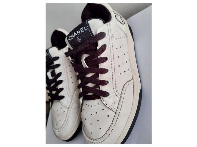 Chanel Sneakers Basse in Pelle Bianco e Nero - vista 15