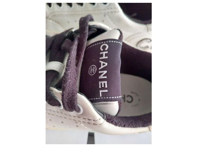 Chanel Sneakers Basse in Pelle Bianco e Nero - vista 4