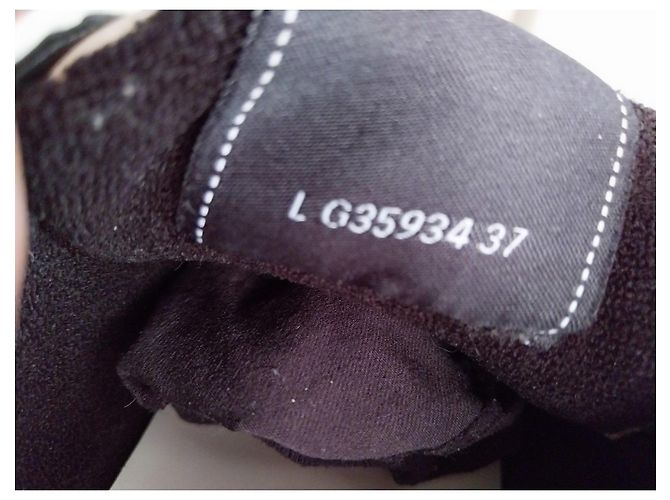 Chanel Sneakers Basse in Pelle Bianco e Nero - vista 7