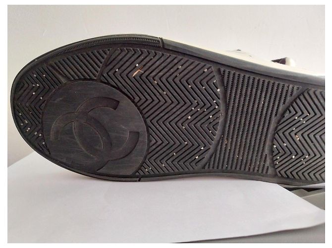 Chanel Sneakers Basse in Pelle Bianco e Nero - vista 9