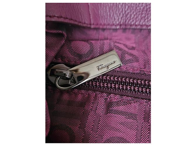 Salvatore Ferragamo Borsa Hobo Gancini in Pelle Viola Porpora - vista 11
