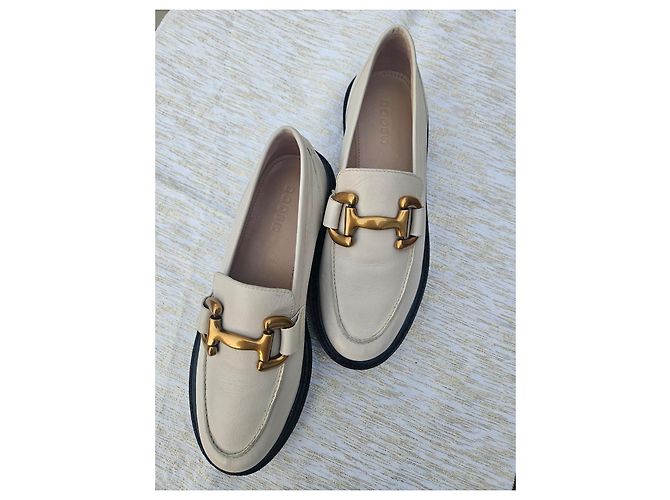 Johnnie Boden Boden Mocassini in pelle color crema con morsetto Crudo Gold hardware - vista 3