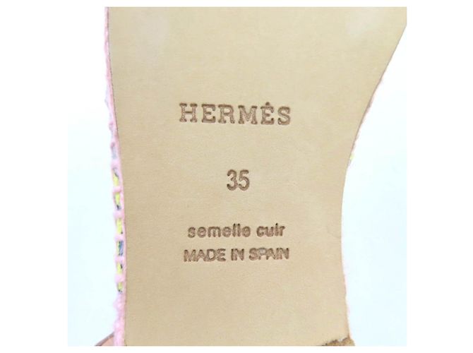 Hermès Hermes Espadrilles aus Canvas mit durchgehendem Logo-Print
Slip-on Mehrfarben - Ansicht 12