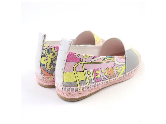 Hermès Hermes Espadrilles aus Canvas mit durchgehendem Logo-Print
Slip-on Mehrfarben - Ansicht 3