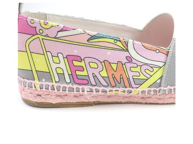 Hermès Hermes Espadrilles aus Canvas mit durchgehendem Logo-Print
Slip-on Mehrfarben - Ansicht 9