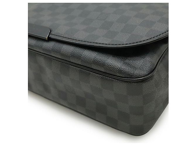 Borsa a tracolla Louis Vuitton Daniel GM Damier Graphite Nero Grigio - vista 3
